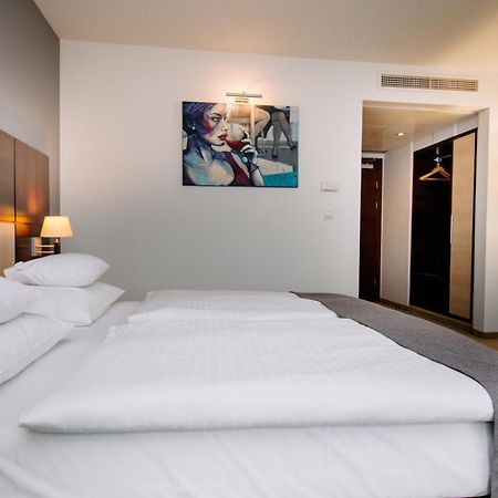 Ruben Hotel Zielona Gora Екстер'єр фото
