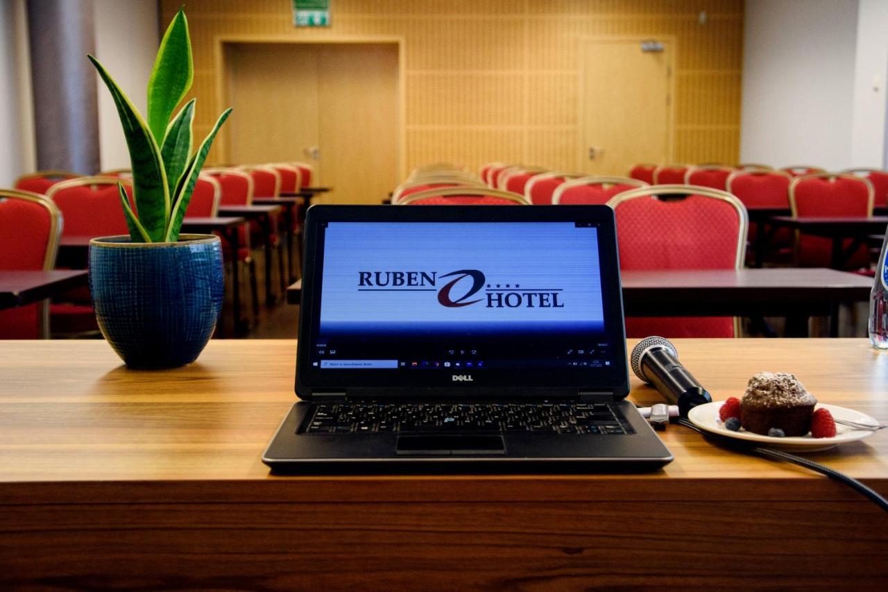 Ruben Hotel Zielona Gora Екстер'єр фото