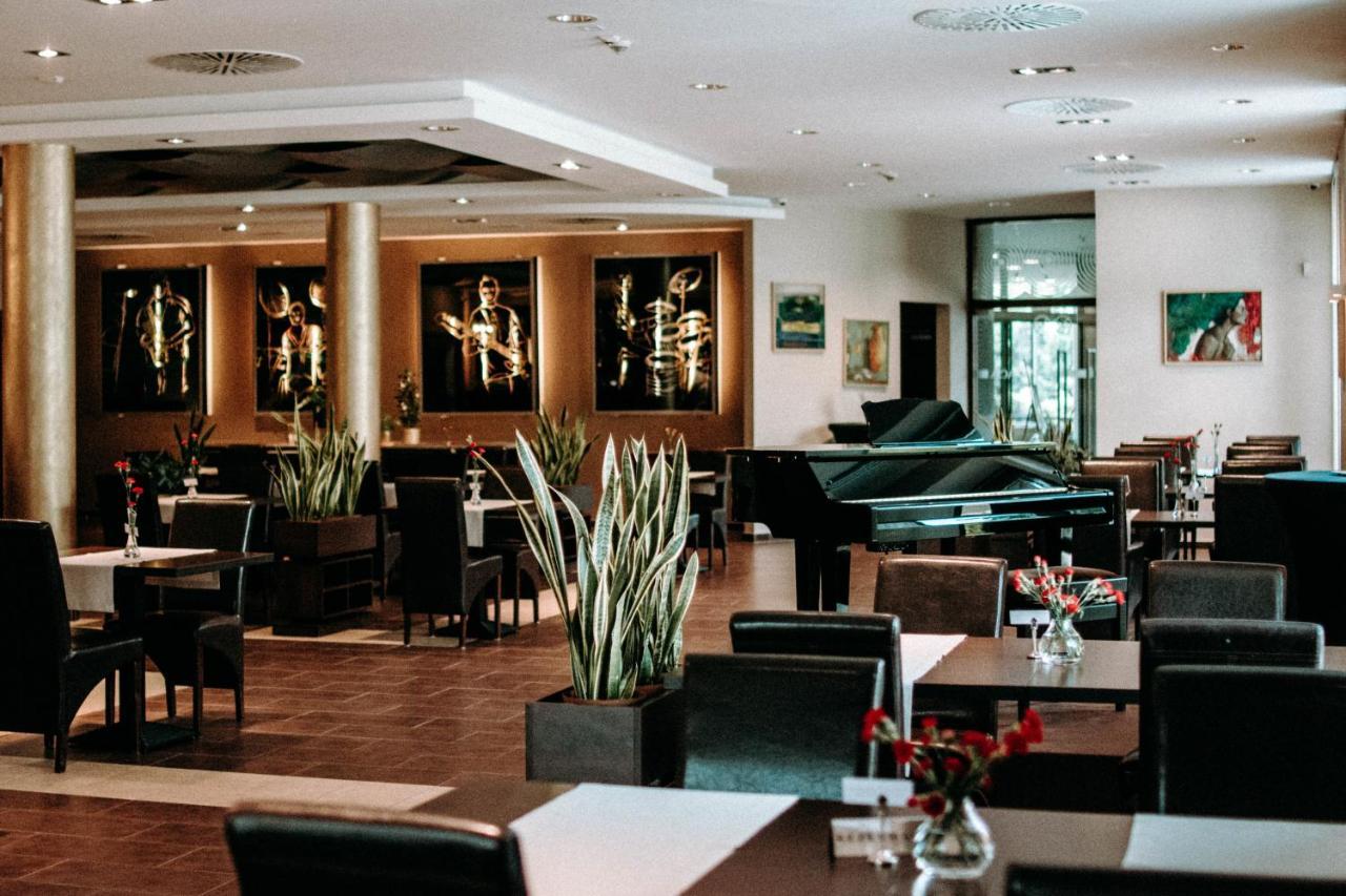 Ruben Hotel Zielona Gora Екстер'єр фото