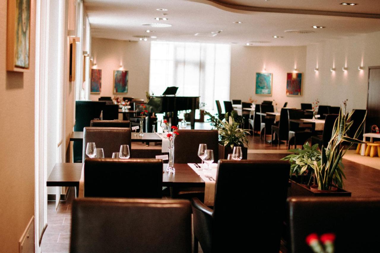 Ruben Hotel Zielona Gora Екстер'єр фото