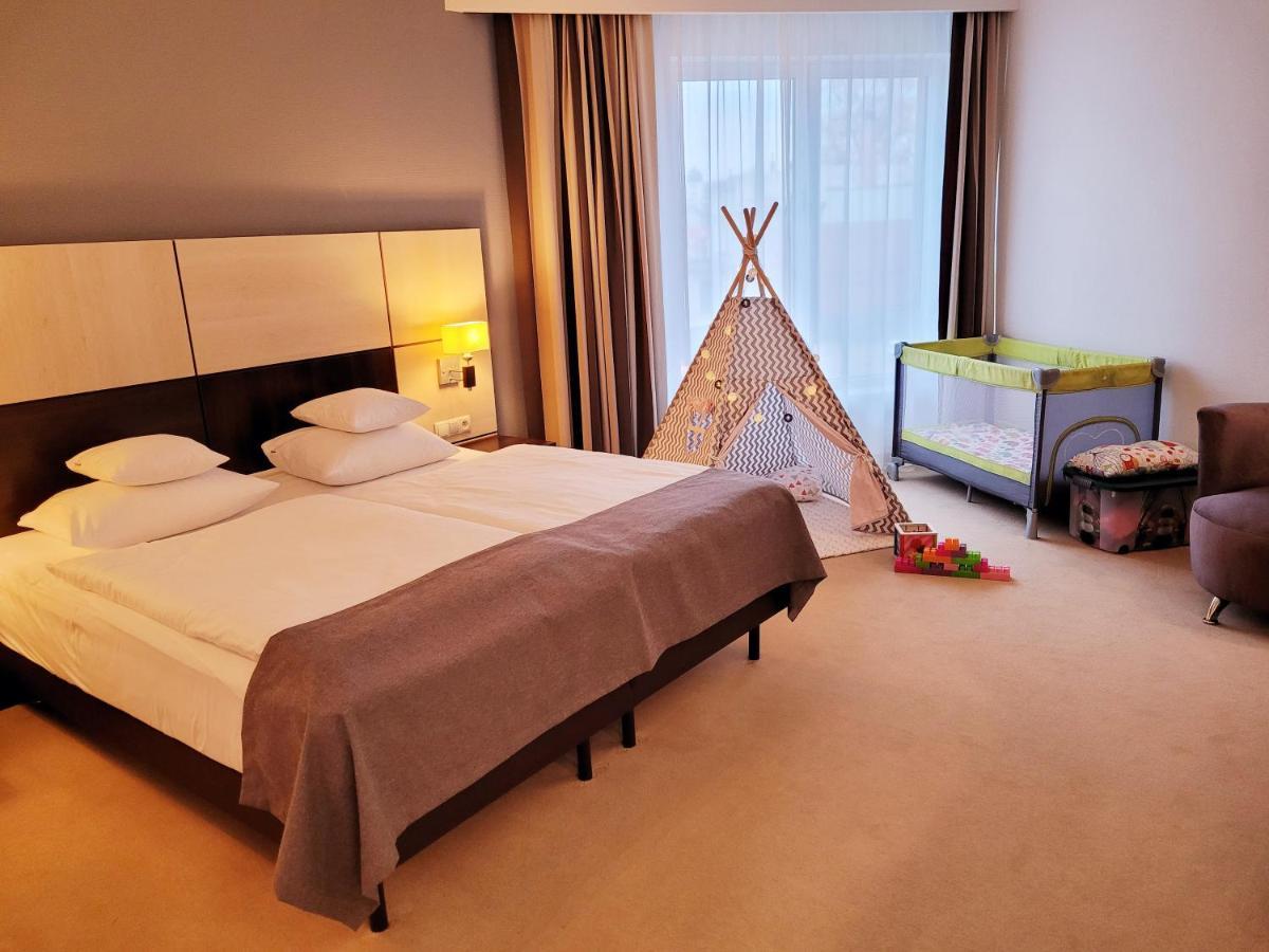 Ruben Hotel Zielona Gora Екстер'єр фото