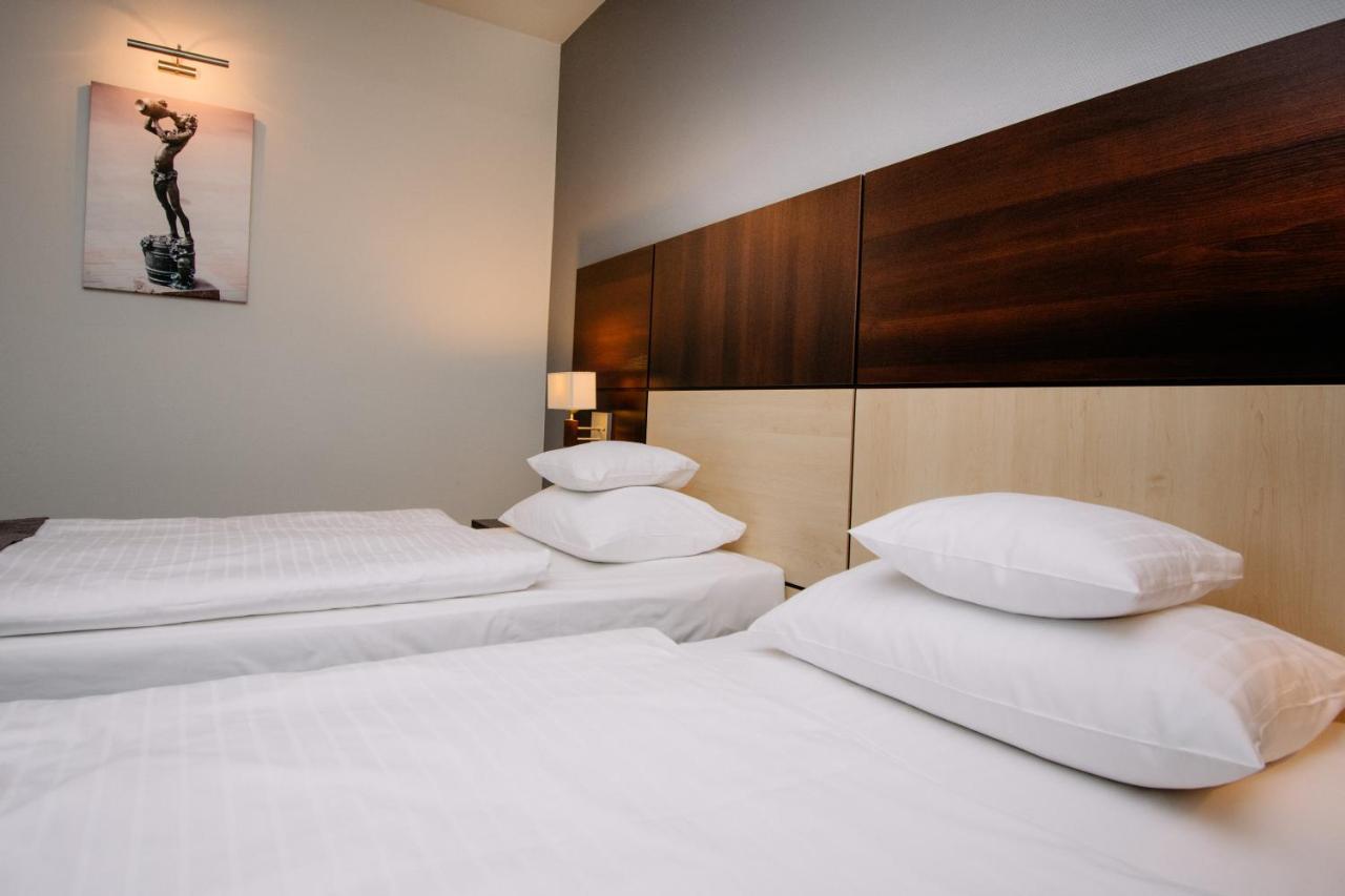 Ruben Hotel Zielona Gora Екстер'єр фото