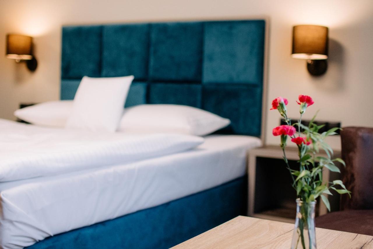 Ruben Hotel Zielona Gora Екстер'єр фото