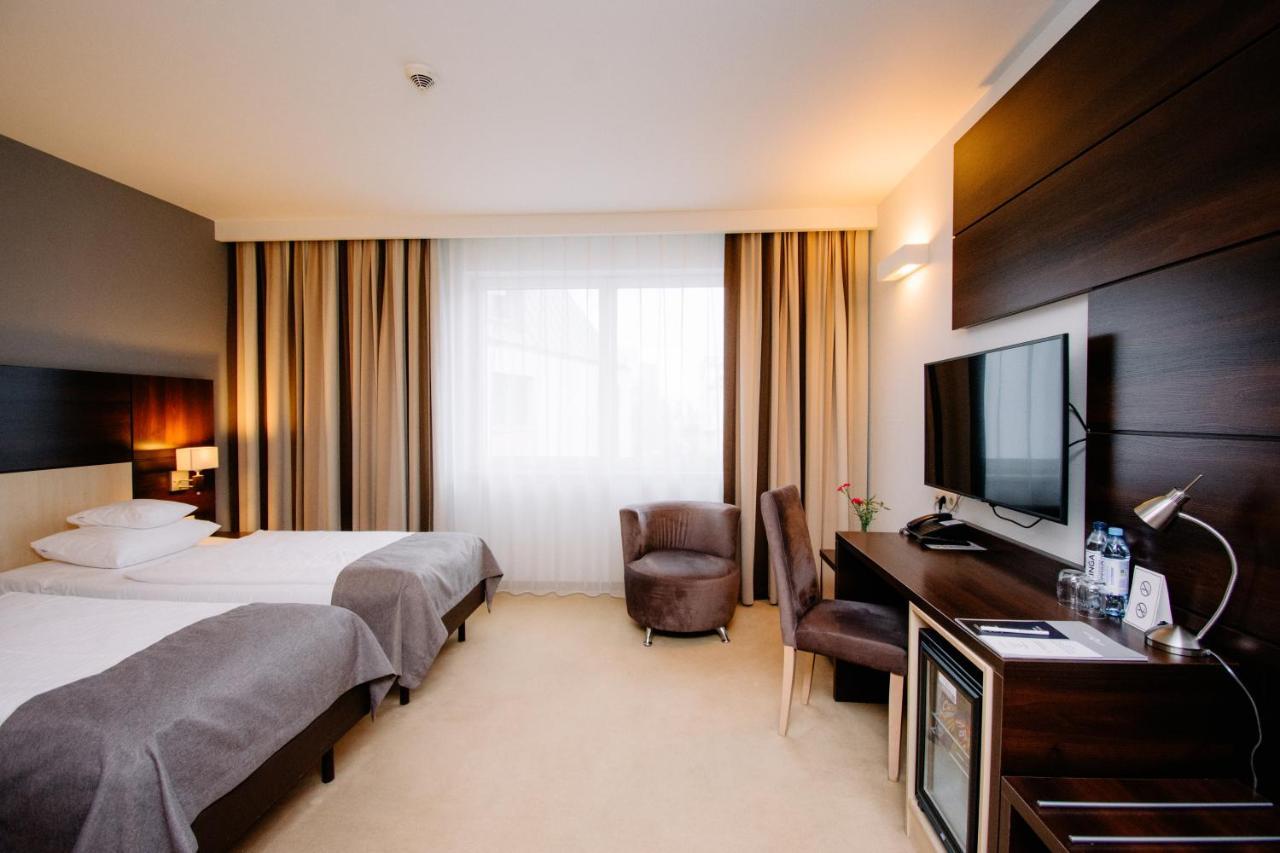 Ruben Hotel Zielona Gora Екстер'єр фото
