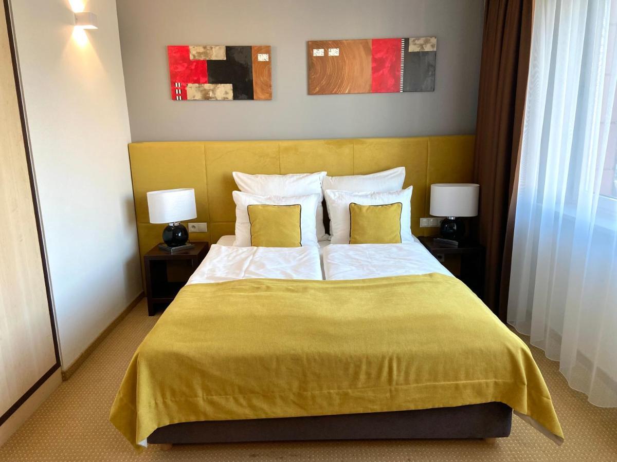 Ruben Hotel Zielona Gora Екстер'єр фото