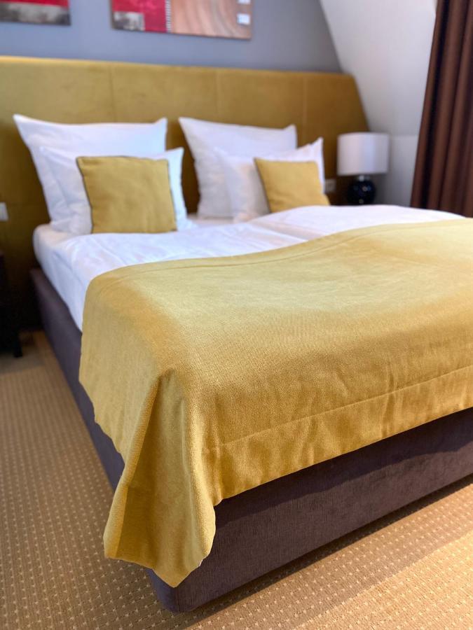 Ruben Hotel Zielona Gora Екстер'єр фото