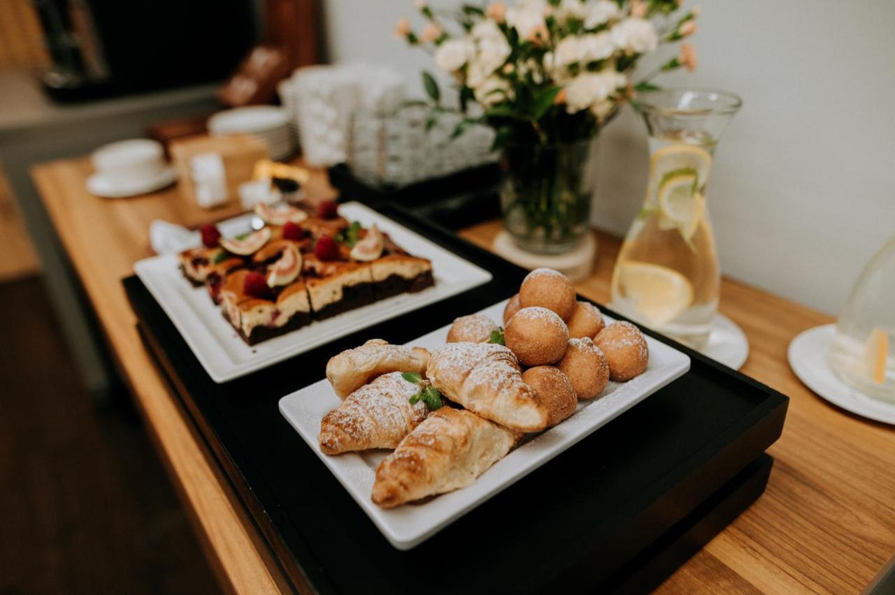 Ruben Hotel Zielona Gora Екстер'єр фото