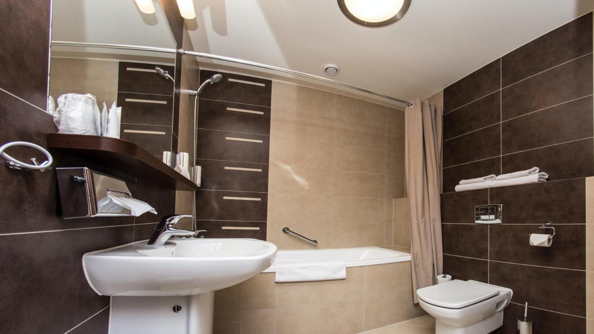Ruben Hotel Zielona Gora Екстер'єр фото