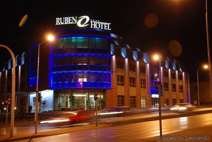 Ruben Hotel Zielona Gora Екстер'єр фото