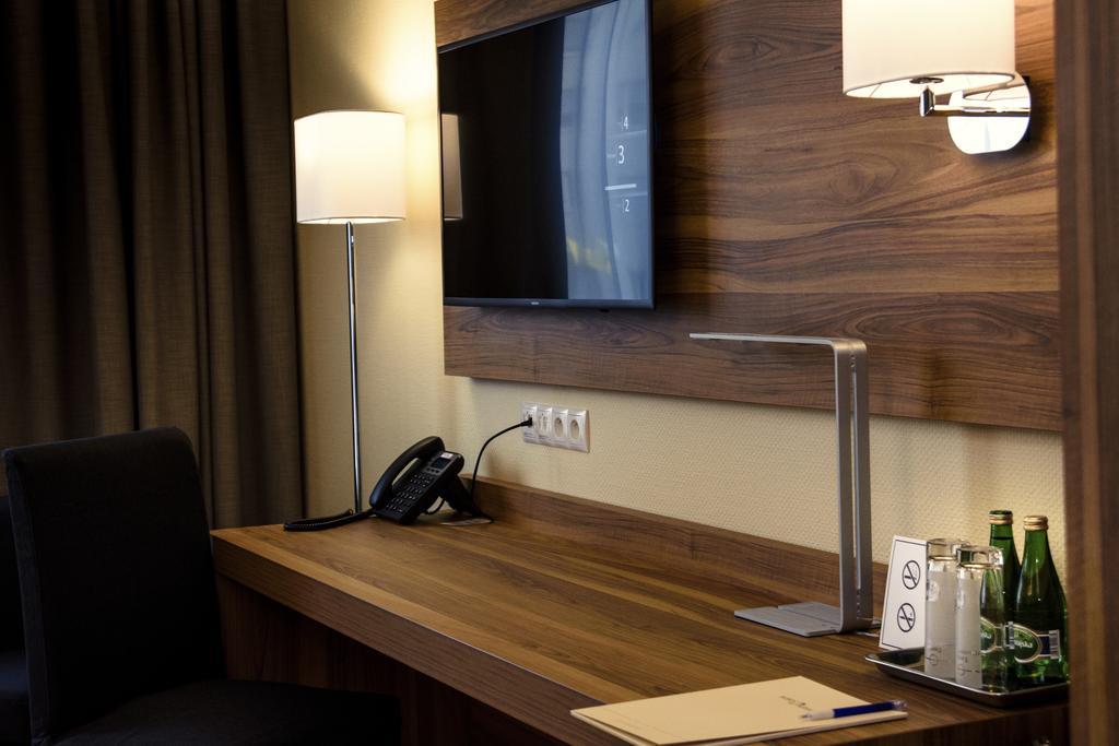 Ruben Hotel Zielona Gora Екстер'єр фото