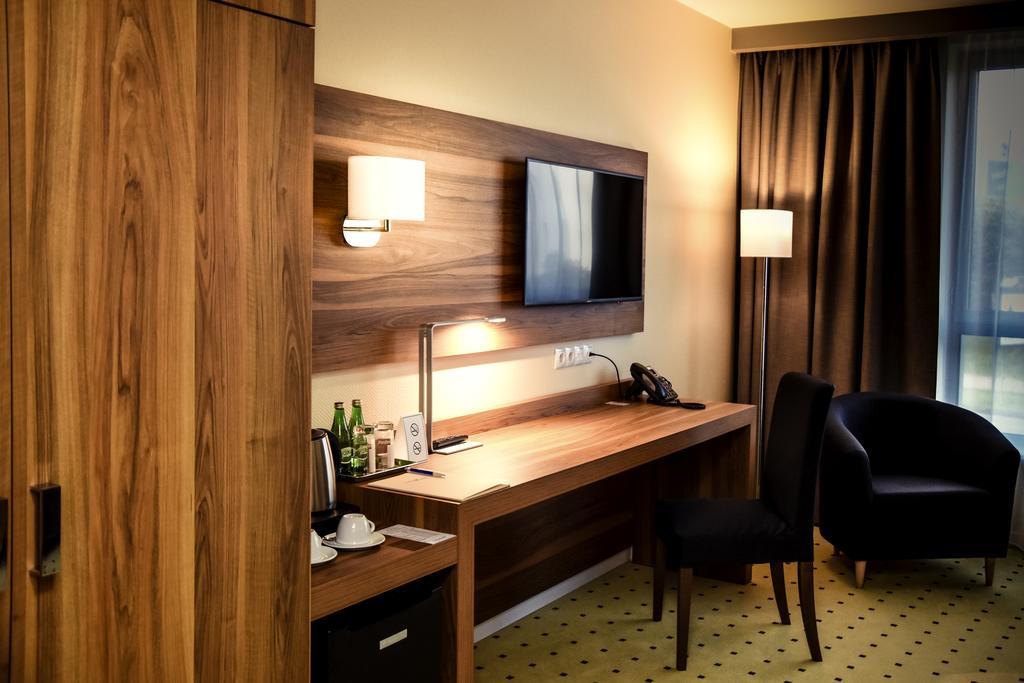 Ruben Hotel Zielona Gora Екстер'єр фото