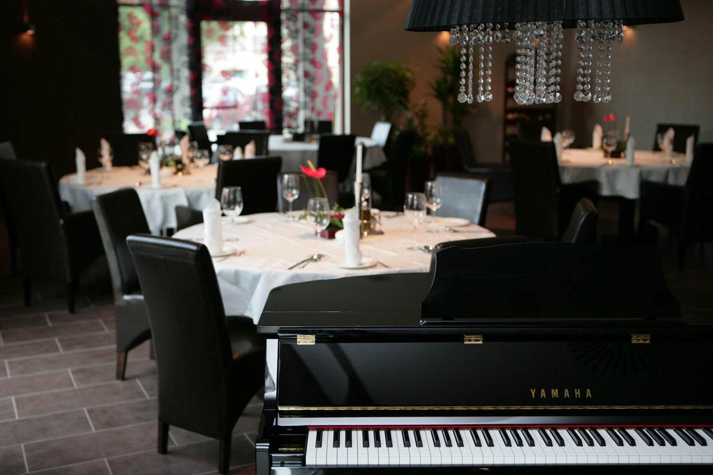 Ruben Hotel Zielona Gora Екстер'єр фото